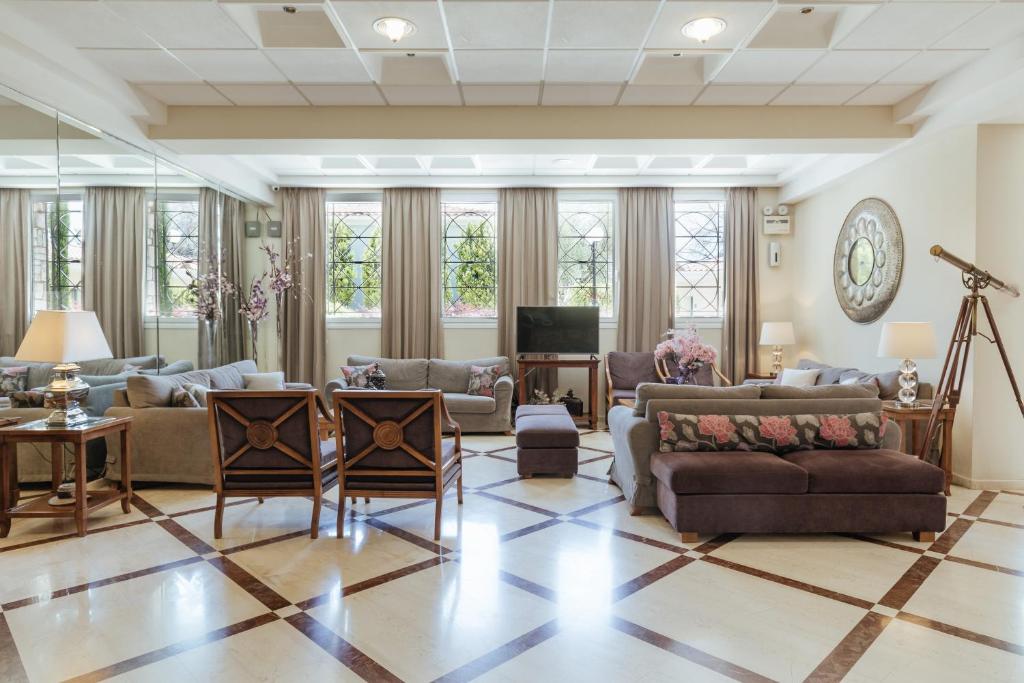 อักติ เทย์เยตอส คอนเฟอเรนซ์ รีสอร์ต (Akti Taygetos Conference Resort)