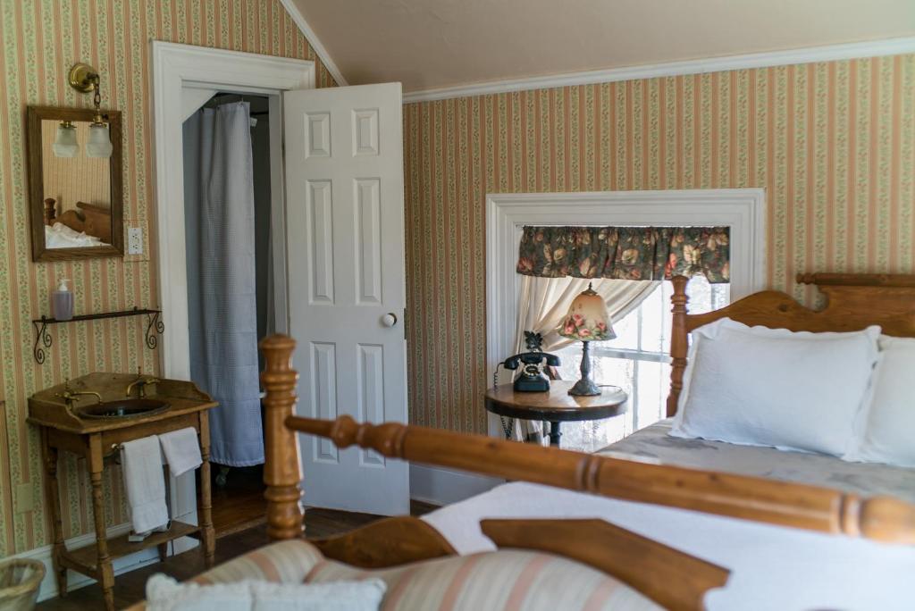 The Mulberry Inn -An Historic Bed and Breakfast photo