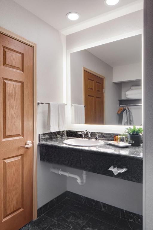 Ayres Suites Mission Viejo photo