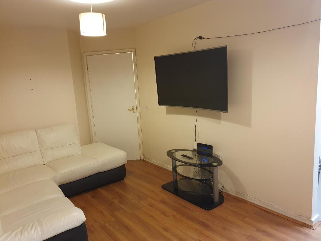 Olympus Apartment photo