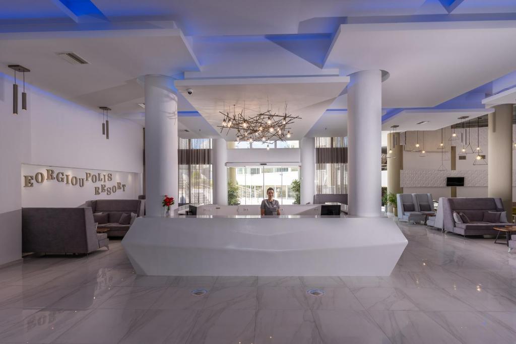 Georgioupolis Resort & Aqua Park — Hotel building in Georgioupolis