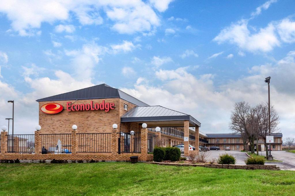 Econo Lodge Belton - Kansas City South photo