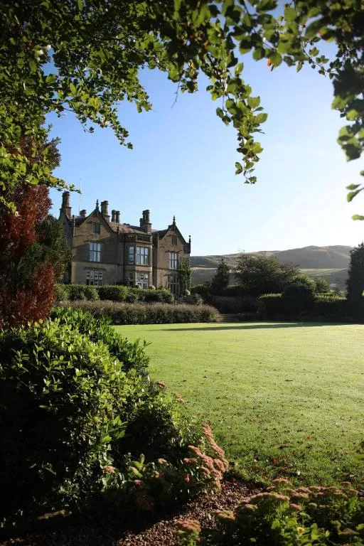 Falcon Manor Hotel, hotel in Settle