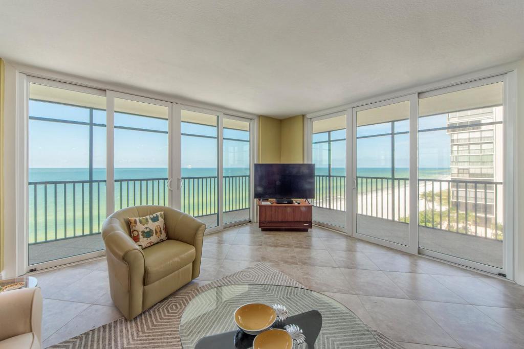 Direct Beachfront Unit - Shores of Madeira #505, St Pete Beach