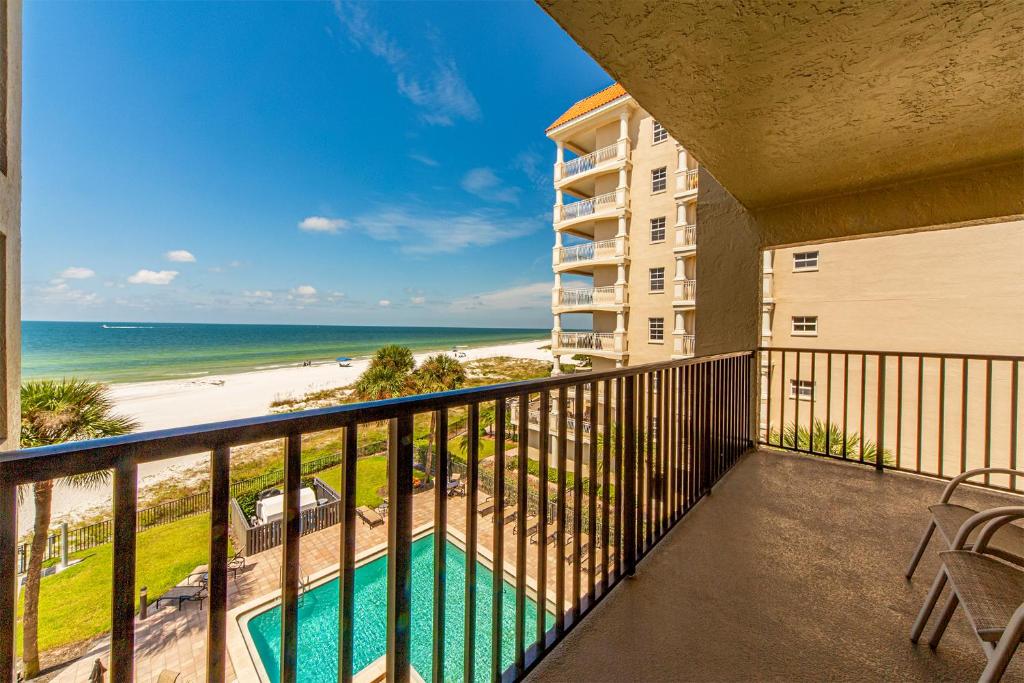 Beachfront Balcony Views - 2b 2b - The Shores #403, St Pete Beach