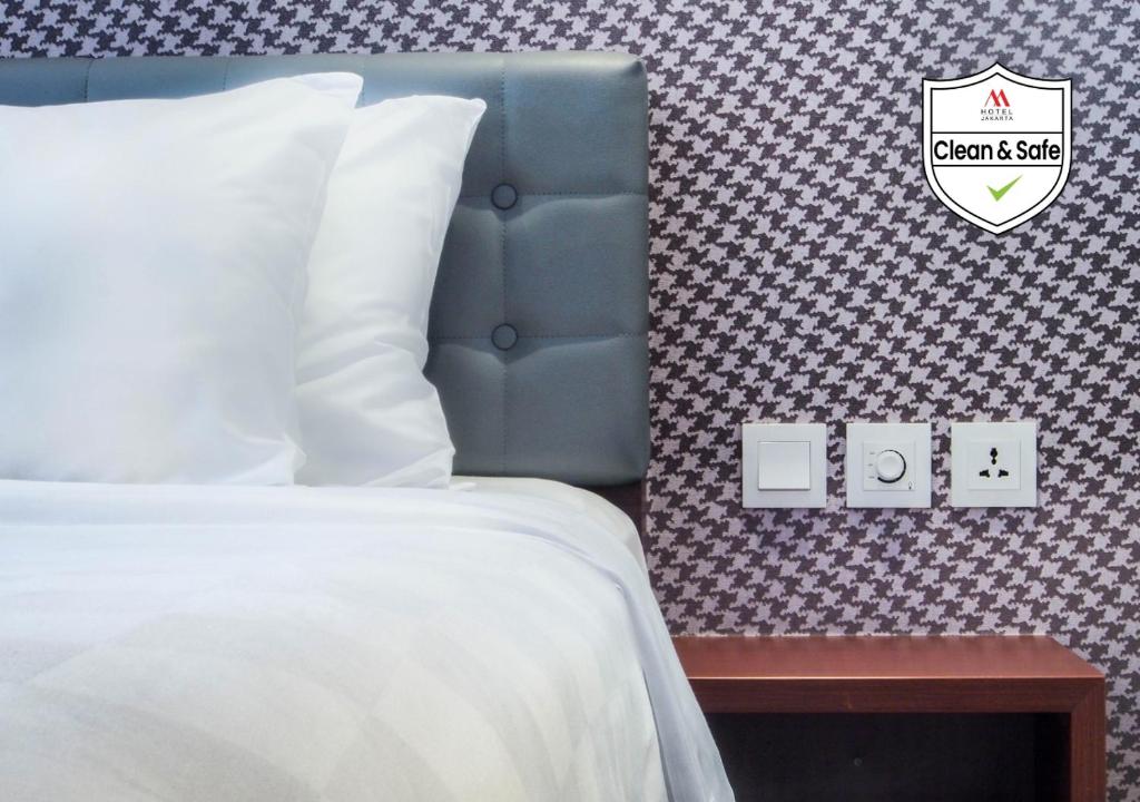 M Hotel Jakarta photo