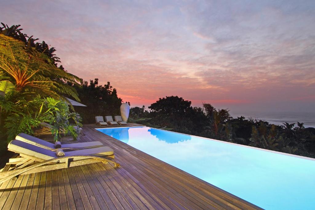 Swimming pool, Days at Sea Beach Lodge in Southbroom