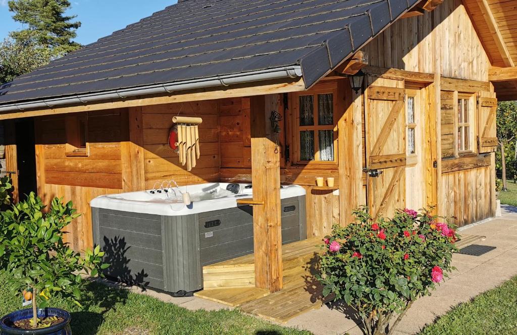 Au petit chalet avec son SPA - Escapade en amoureux ! - 2