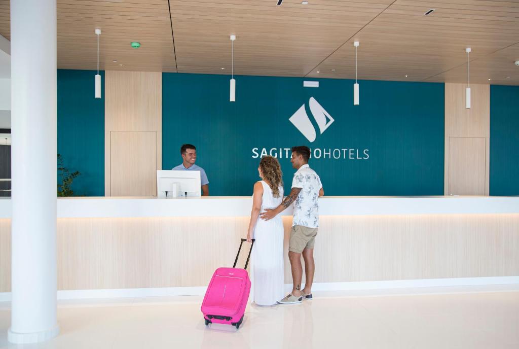 Gran Sagitario — Hotel building in Santandria, Balearic Islands