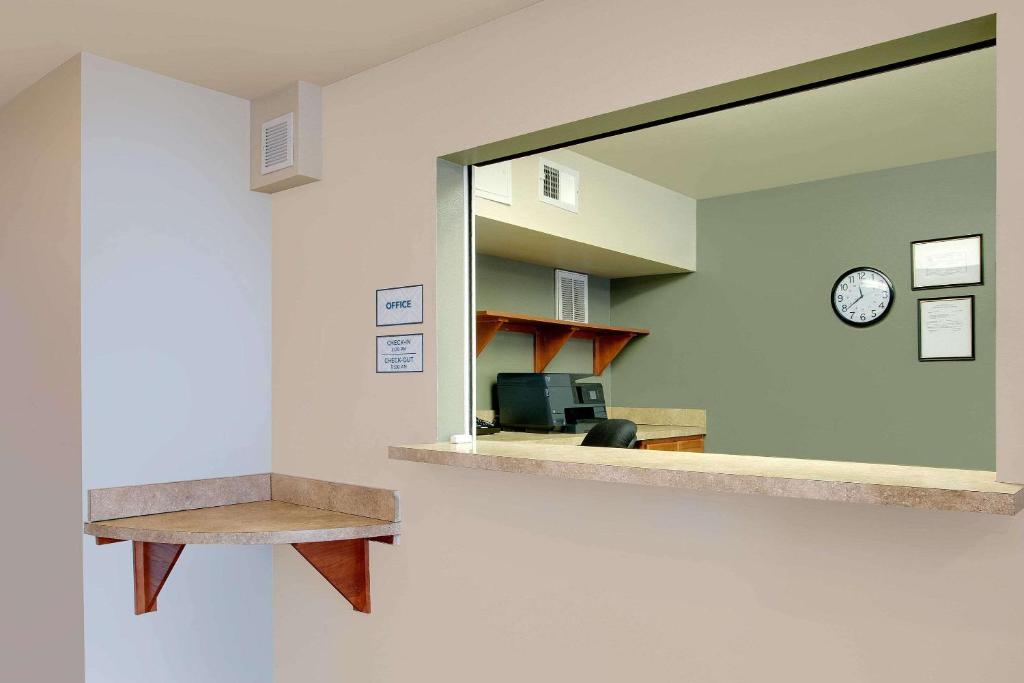 WoodSpring Suites Manassas Battlefield Park I-66 photo