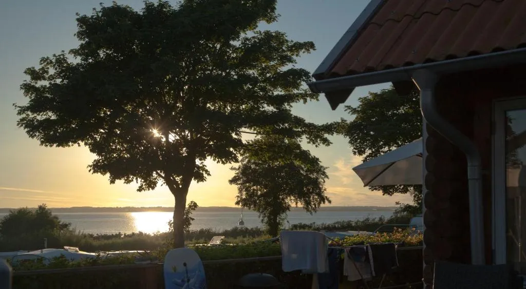 Emmerbølle Luksushytter med havudsigt, hotel in Tranekær
