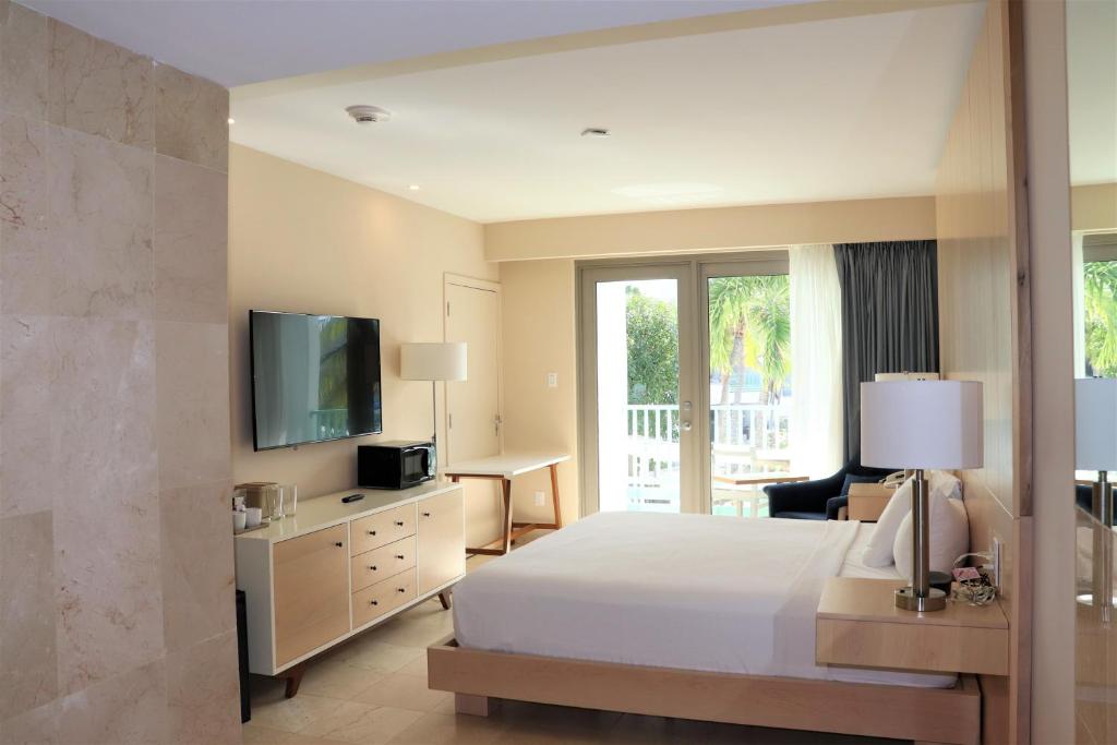 The Mill Resort and Suites Palm Eagle Beach - photo 1
