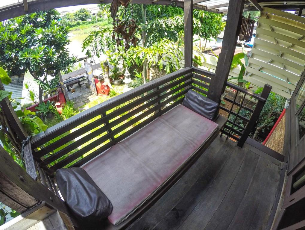 Balcony/terrace, The Riverside Guest House in Lampang