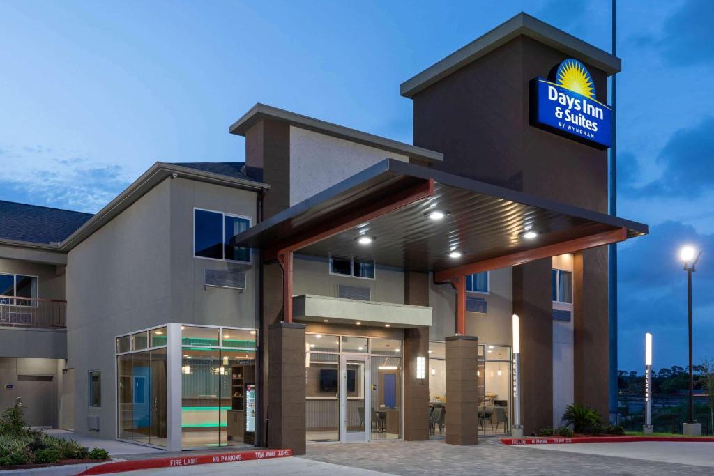 Days Inn & Suites by Wyndham Downtown/University of Houston photo