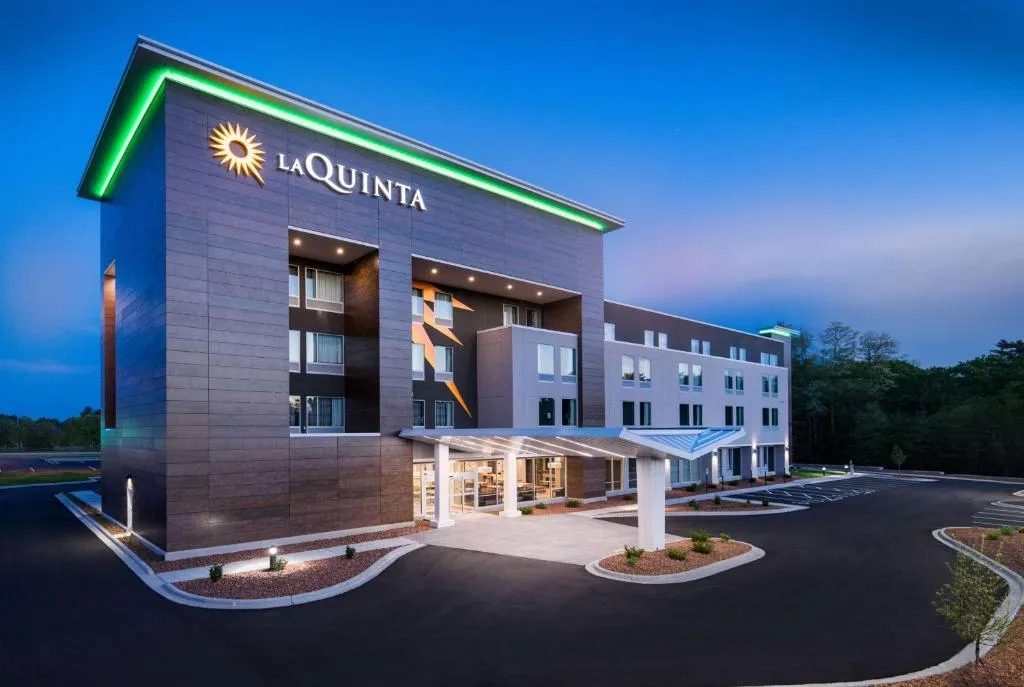 La Quinta Inn & Suites by Wyndham Wisconsin Dells- Lake Delton, hotel in Wisconsin Dells