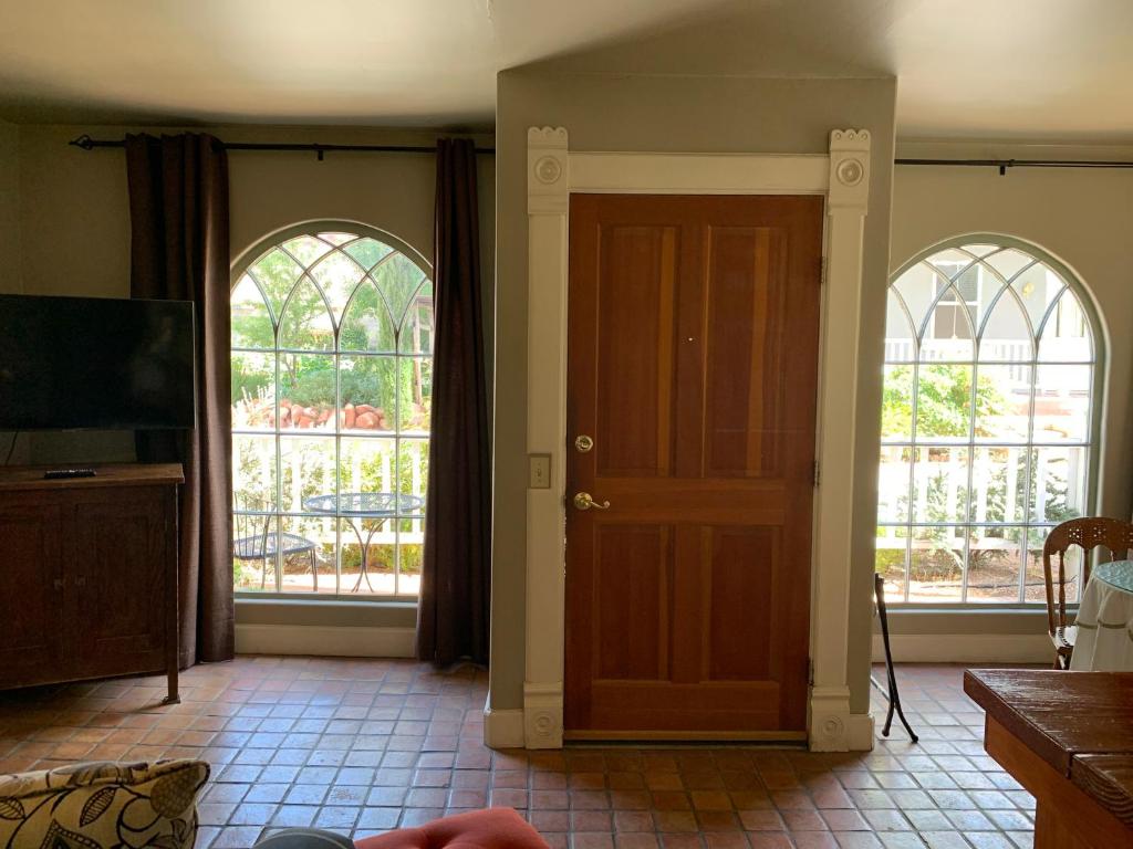 The Cottage at 241 North photo