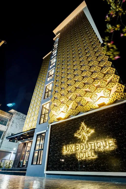 Lux Boutique Hotel, hotel in Nonthaburi