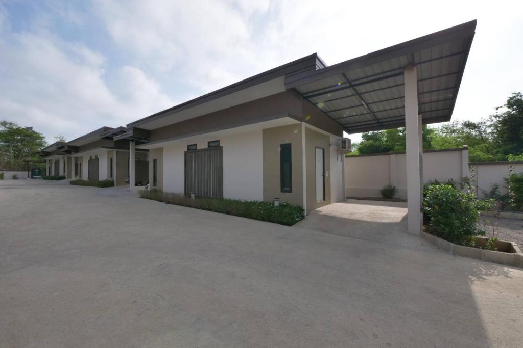 บ้านไม้หอมรีสอร์ท ทางขึ้นเขาค้อ photo