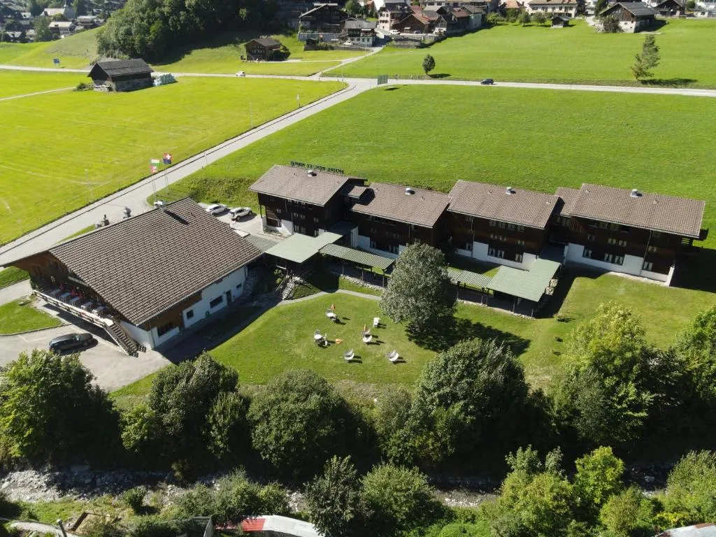 Hotel Roc et Neige, hotel in Chateau-d'Oex