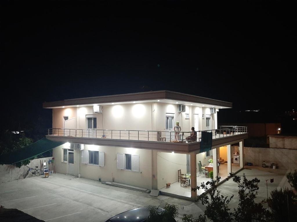 Dhoma Plazhi Nefeli — Hotel in Vlora