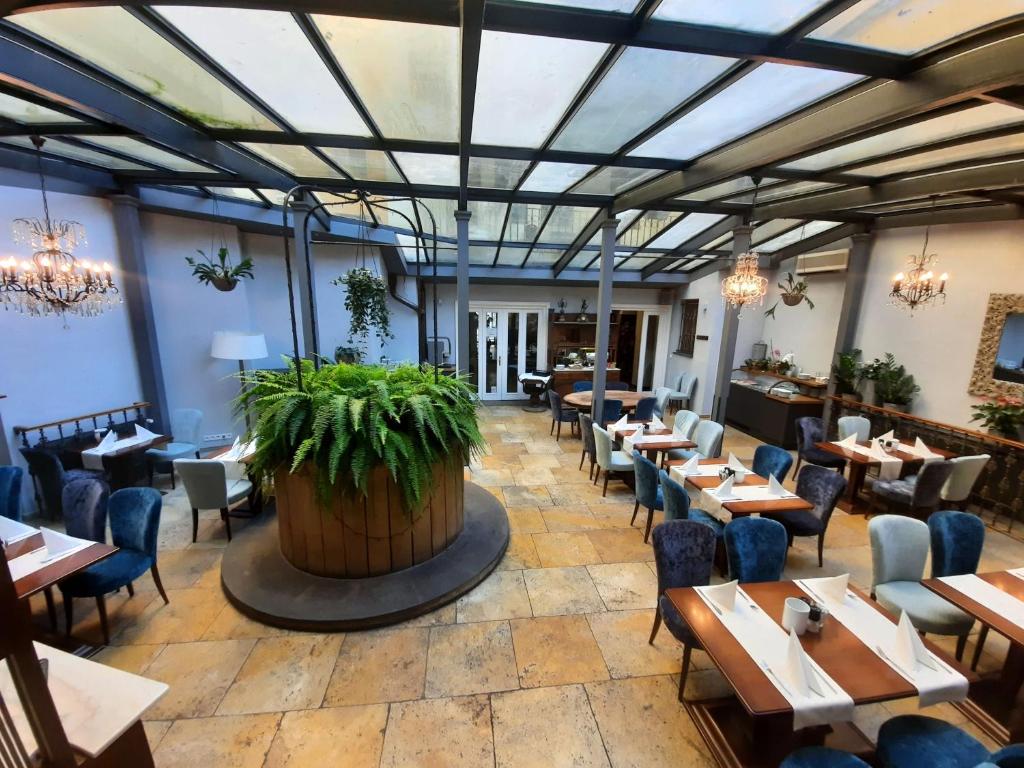 Antik Hotel Prague — Restaurant & bars in Prague, Prague