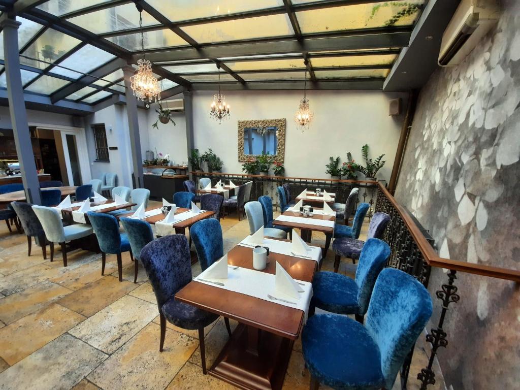Antik Hotel Prague — Restaurant & bars in Prague, Prague