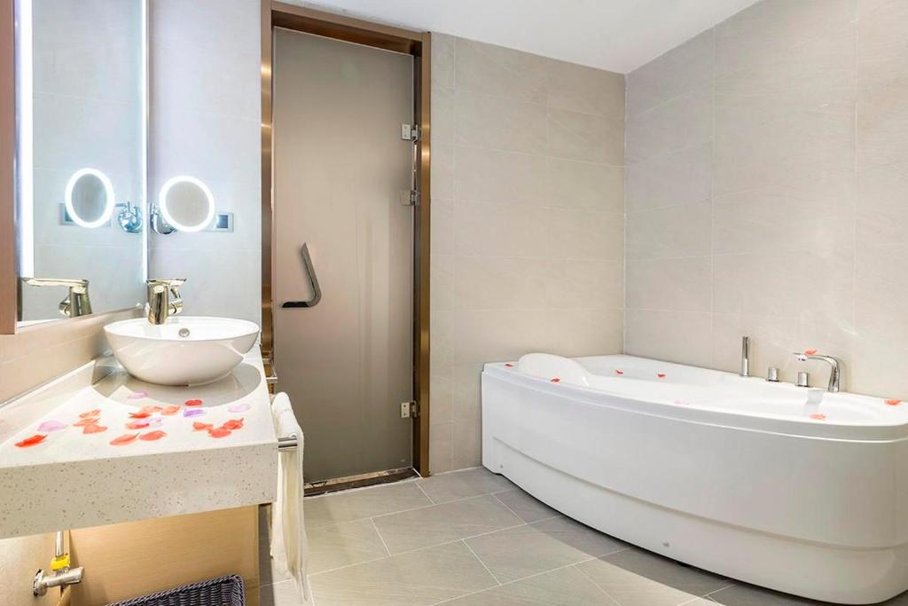 Lavande Hotels Nanchang Liantang Xiaolan Industrial Park photo