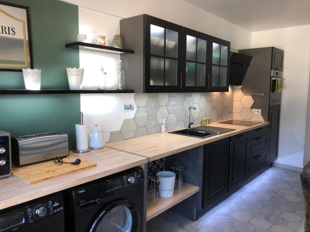 Grand T3- Spacious 2BR Apartement with free parking near city-center Ideal Business & Reims Visits - 1