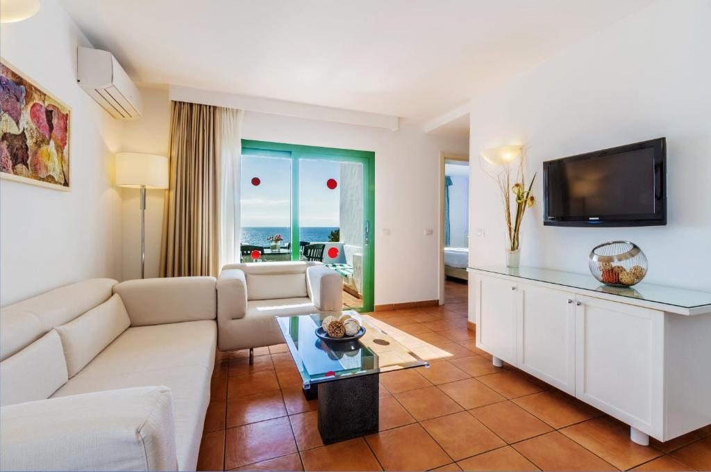 Bungalows Velázquez — Hotel rooms in Puerto del Carmen, Canary Islands