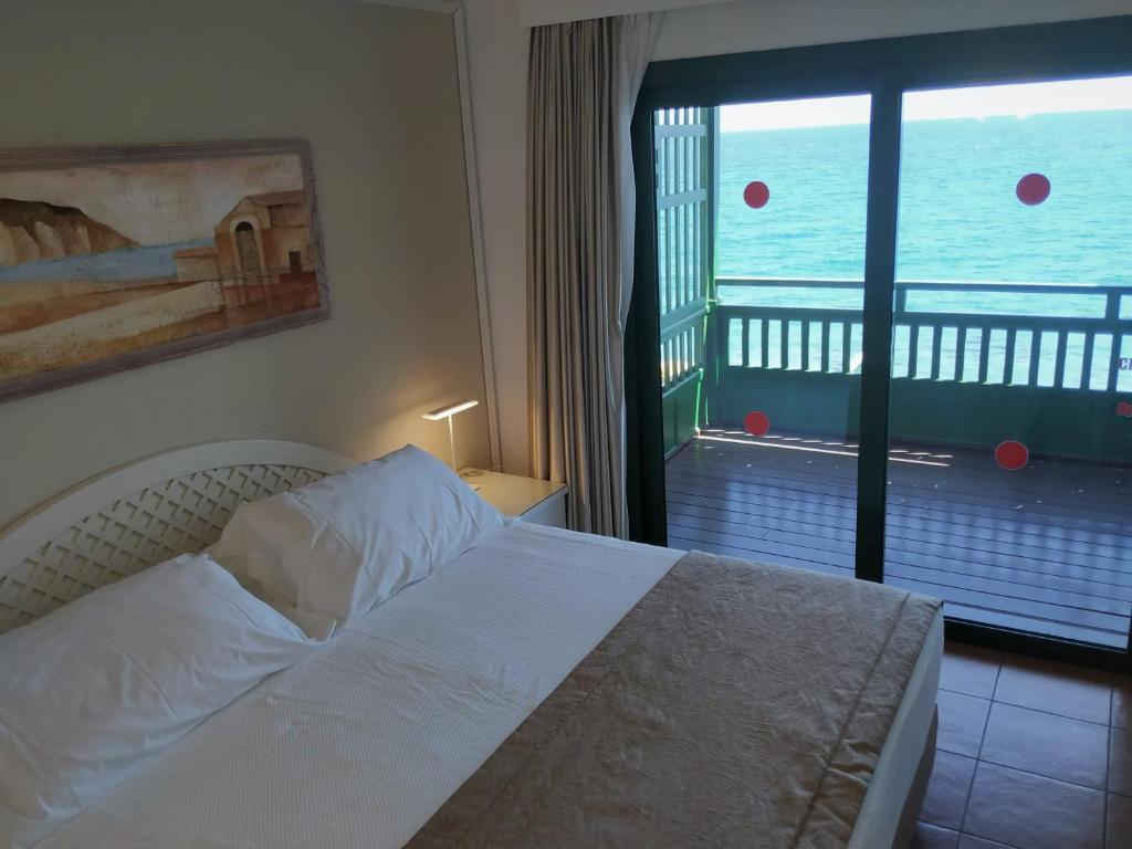 Bungalows Velázquez — Hotel rooms in Puerto del Carmen, Canary Islands