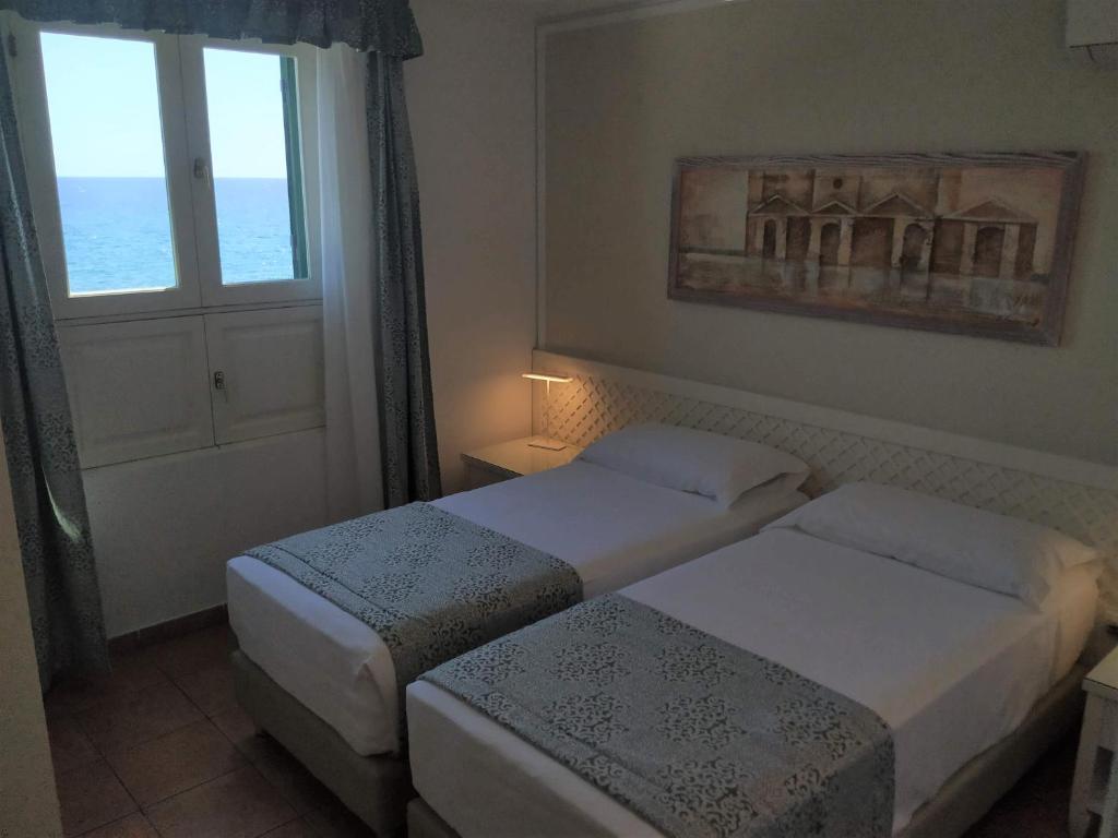 Bungalows Velázquez — Hotel rooms in Puerto del Carmen, Canary Islands
