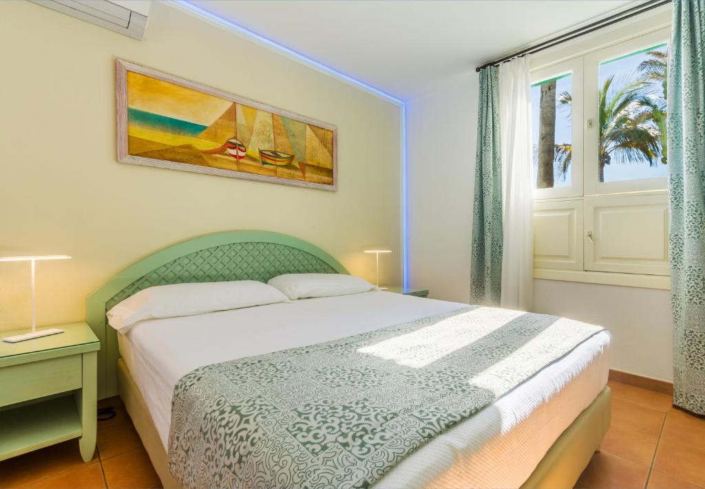 Bungalows Velázquez — Hotel rooms in Puerto del Carmen, Canary Islands