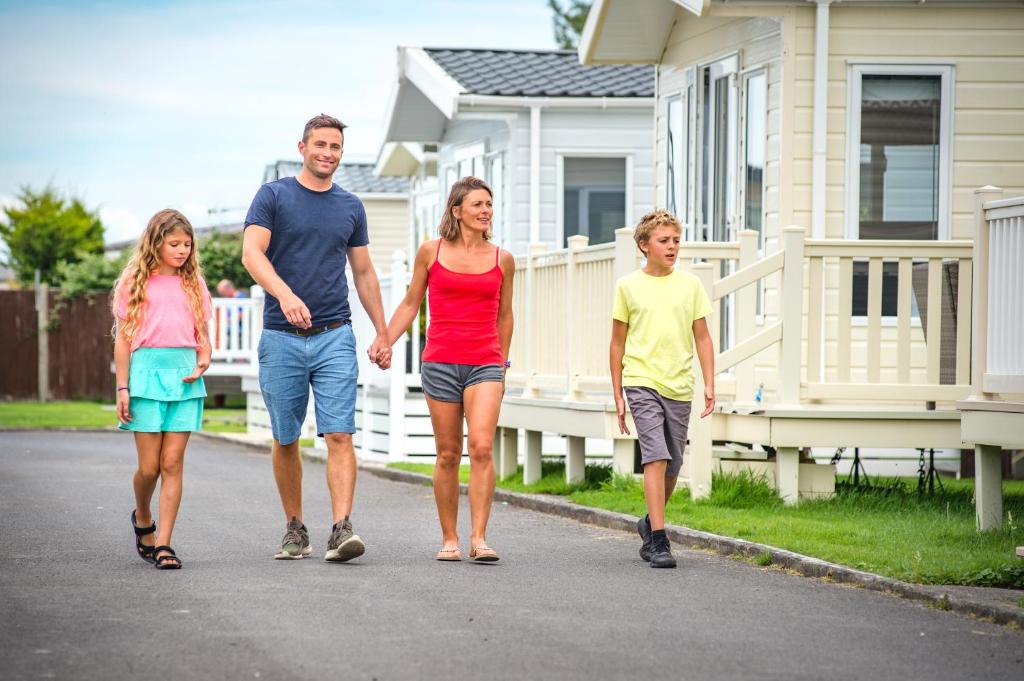 Sandy Glade Holiday Park, Brean - pet-friendly stay
