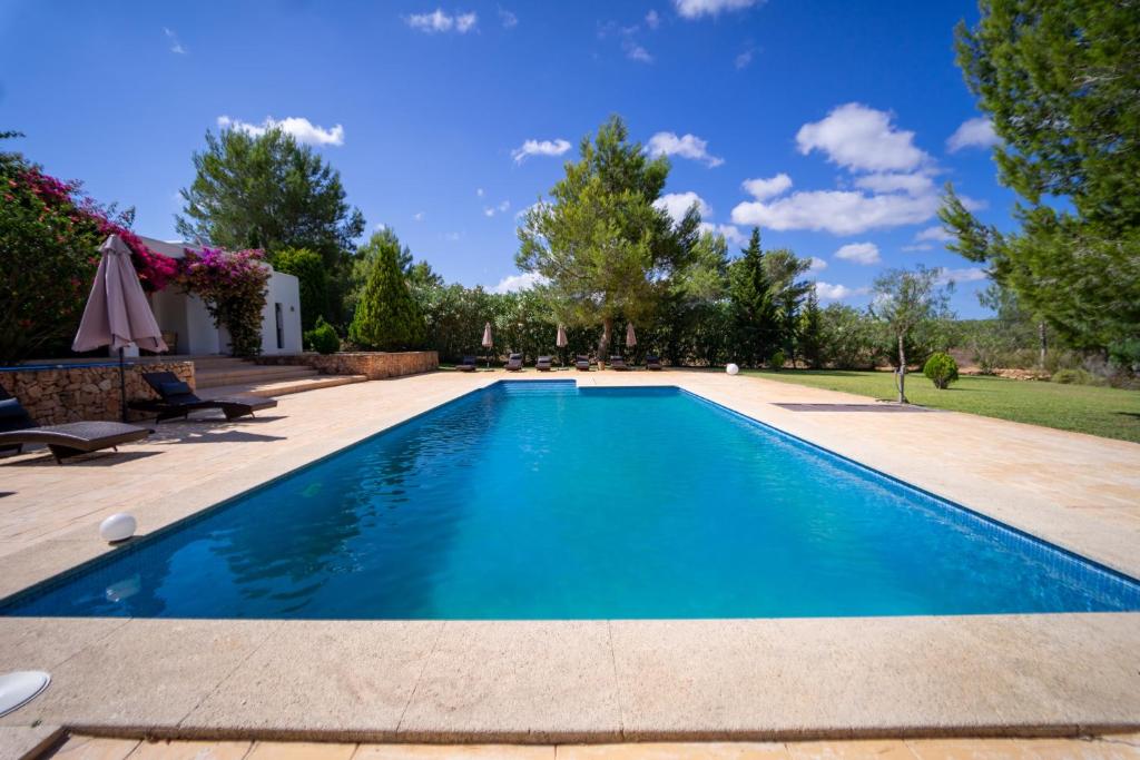 Villa Tegui is a luxury villa close to San Rafael and 10 min drive to Ibiza Town and San Antonio - 2
