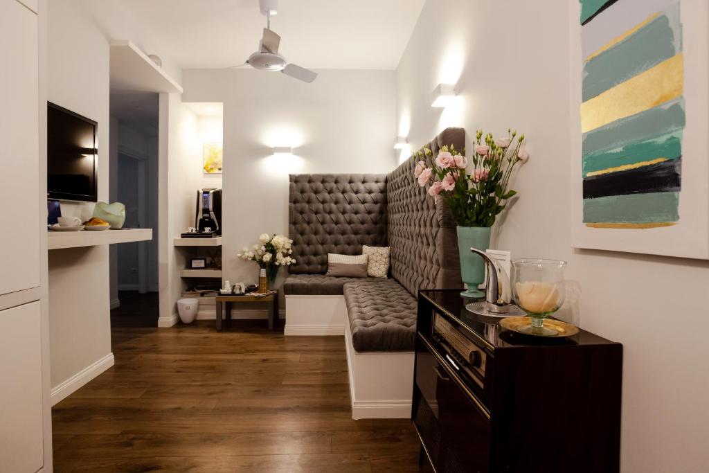 Eighty Four Luxury Rooms photo