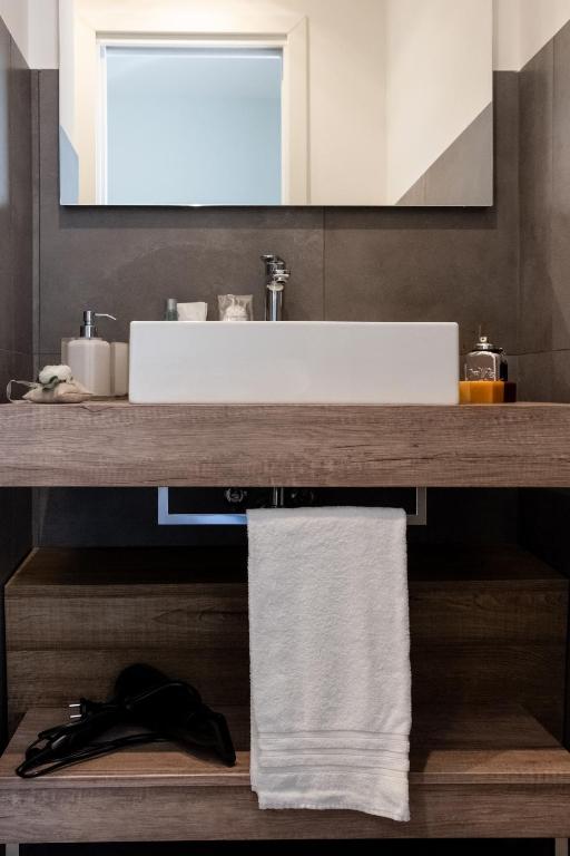 Eighty Four Luxury Rooms photo