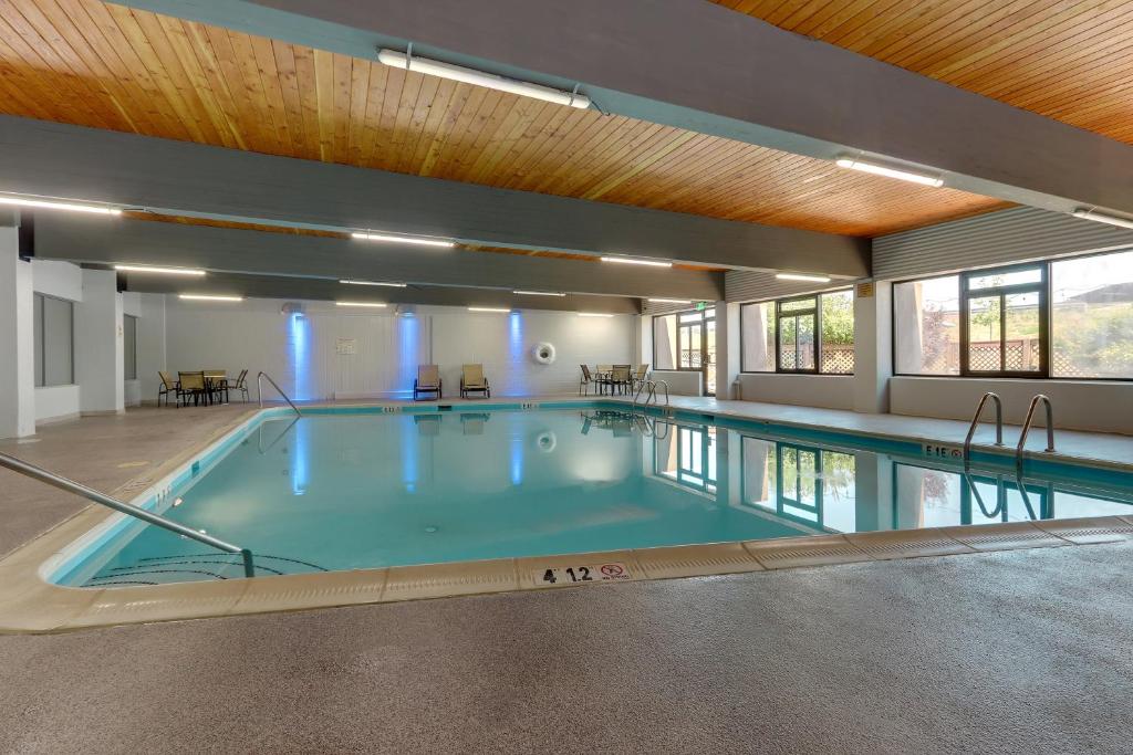 Holiday Inn Express Aberdeen-Chesapeake House photo