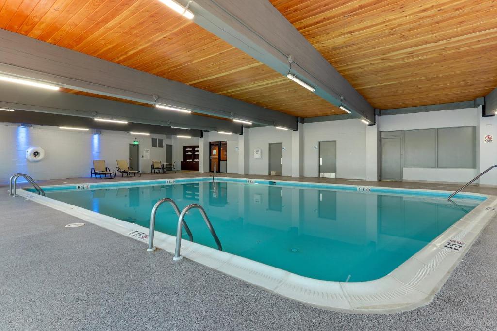 Holiday Inn Express Aberdeen-Chesapeake House photo