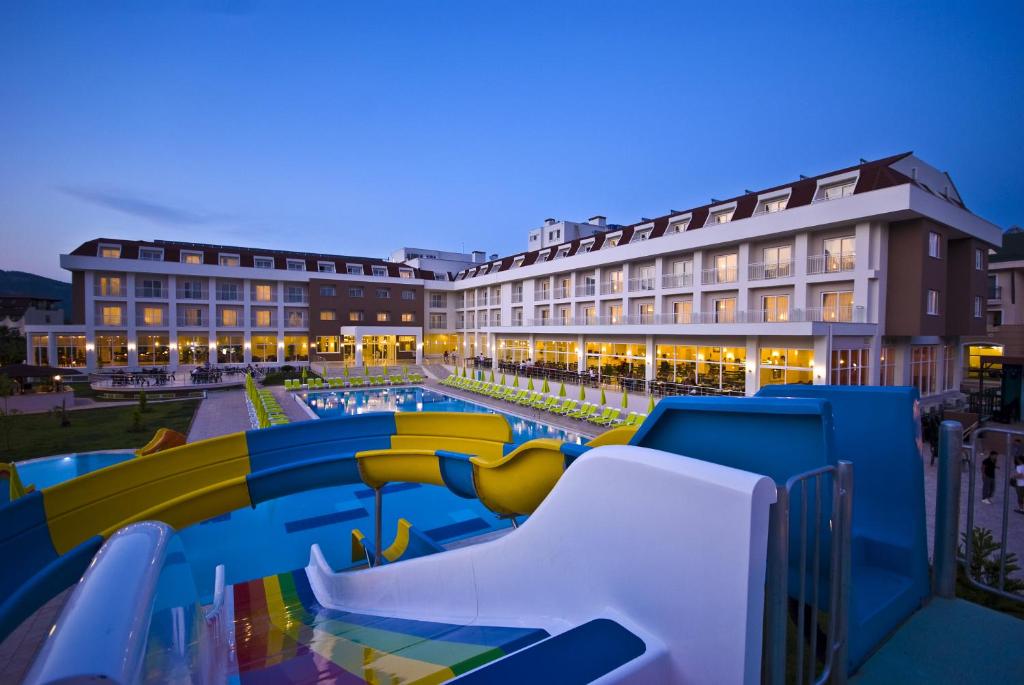 MG White Lilyum — Hotel in Kemer