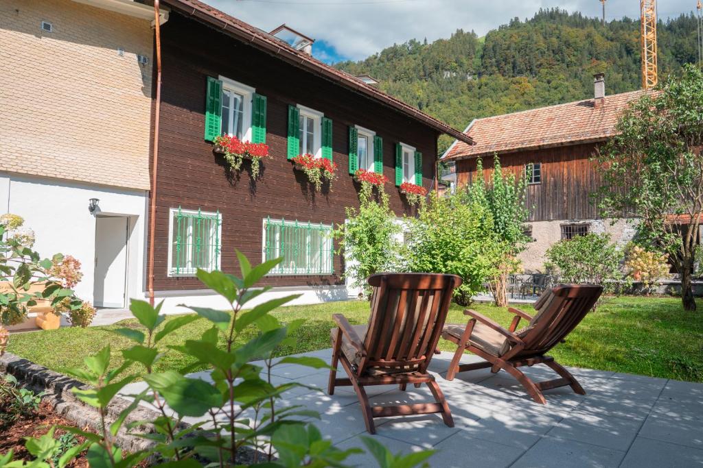 ALP APARTMENTS centre location with traditional design and self check-in - 2