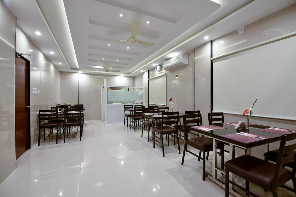 ヴァヌサ レジデンシー (Vanusa Residency) レストラン