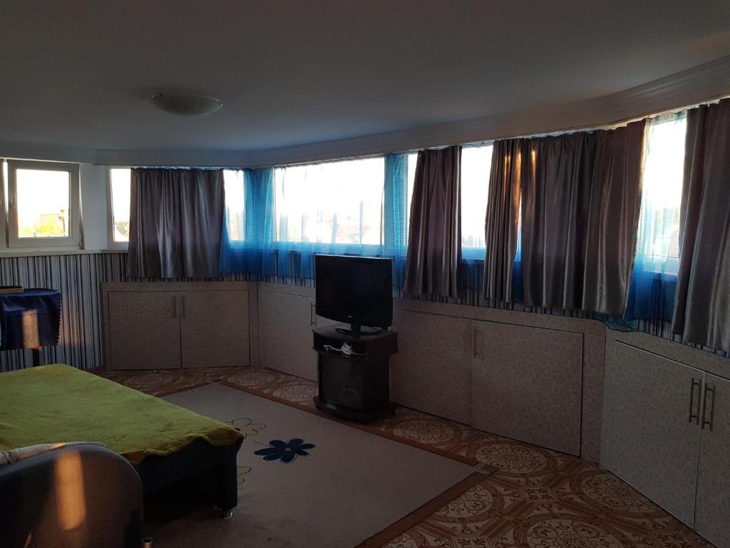 Apartment on Demenchuka 19, Fontanka