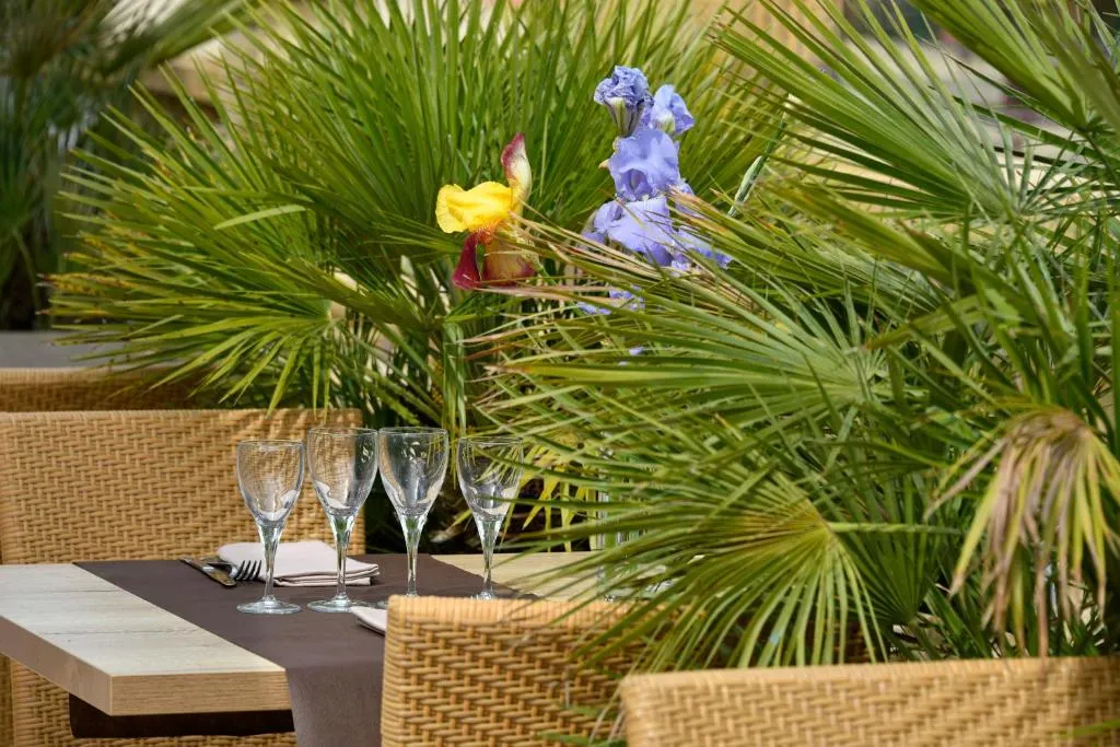 Logis Hôtel & Restaurant Le Pardaillan，位于Gondrin的酒店