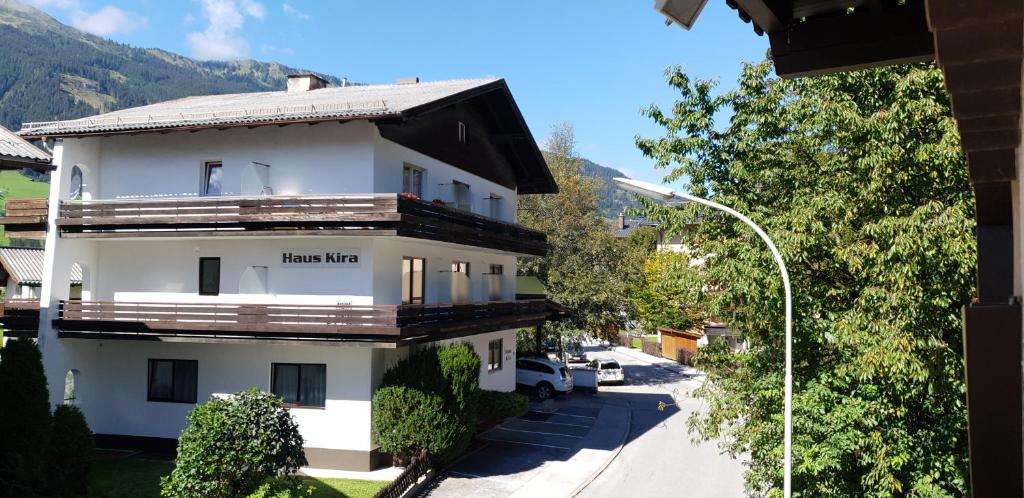 Haus Kira photo