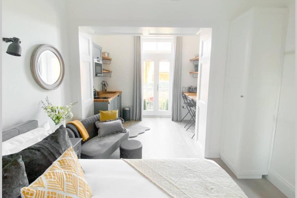 The Hideaway, Folkestone