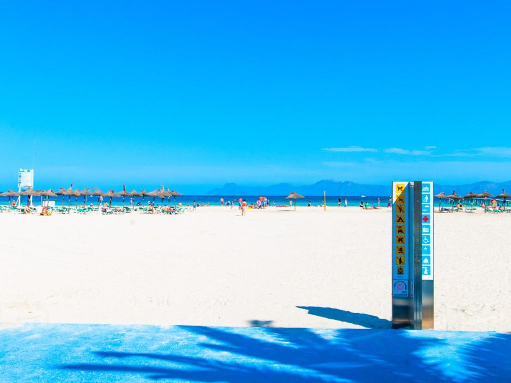 Apartment Oiza Sand Castles 23 at Alcudia Beach, WIFI and aircon - 2