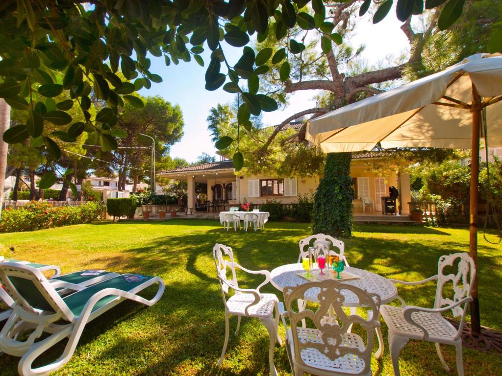 Villa Tita de Manresa, con jardines y vista mar - 2