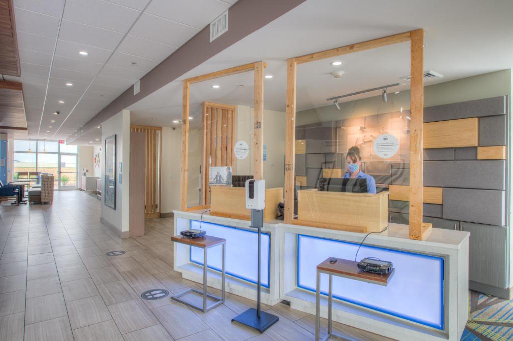 Holiday Inn Express and Suites Remington photo