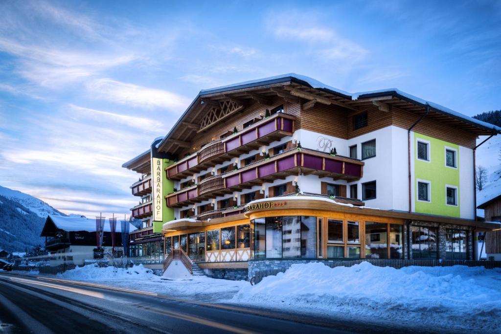 Hotel Barbarahof Saalbach - 1