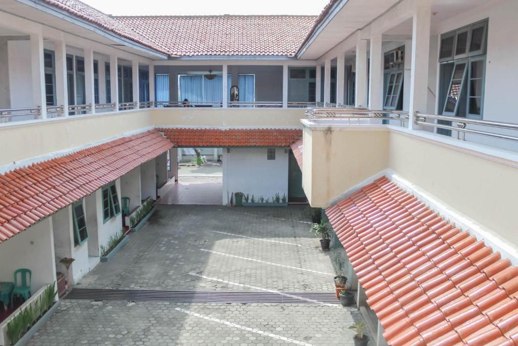 Hotel Rajawali Mitra RedDoorz 外観